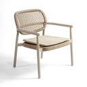 Sillón de comedor de aluminio y cuerda trenzada.