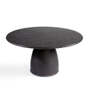 Mesa de comedor de piedra y fresno oscuro.