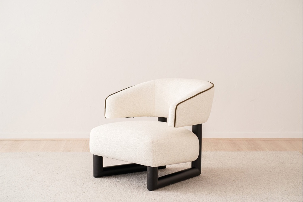 BUTACA NEO. BLANCO ROTO Y MADERA NEGRO
