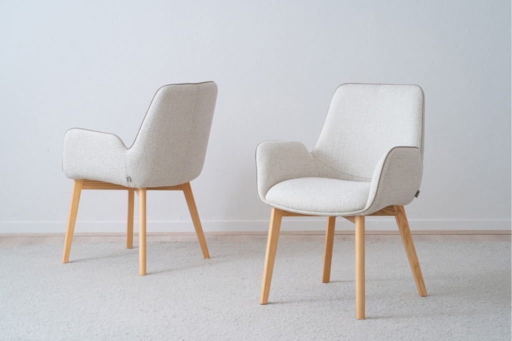 [34DF2554] SET 2 SILLAS CON BRAZOS TAI. BEIGE
