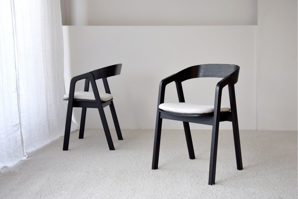 [34SW2489N] SET 2 SILLAS NOA.MADERA. NEGRO BEIGE
