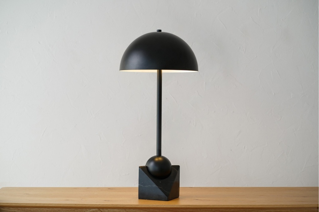 LÁMPARA DE MESA ROI. METAL Y MÁRMOL