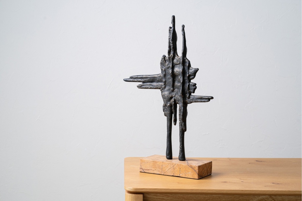 ESCULTURA ABSTRACTA N3. METAL Y MÁRMOL