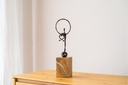 ESCULTURA ARO N2. METAL Y MÁRMOL