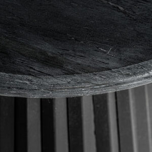 combinado con mármol mate. Limpiar rápidamente la superfície del mármol si se mancha para evitar marcas. Producto desmontable.