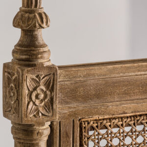 de estilo provenzal. Fabricado en madera de mango.