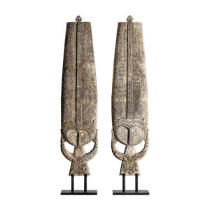 Escultura j/2. Fabricado en madera de mango.