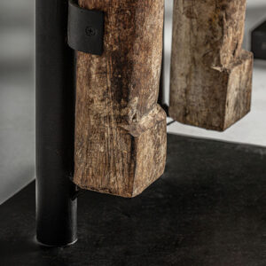 de estilo étnico. Fabricado en madera tropical.