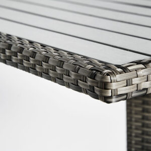 combinado con ratán y plástico. Producto desmontable.