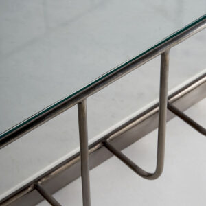 combinado con vidrio y mármol. Producto desmontable.