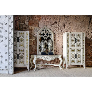 de estilo oriental. Fabricado en latón