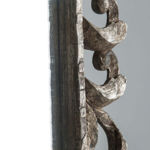 de estilo colonial. Fabricado en madera tropical