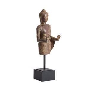 de estilo oriental. Fabricado en bronce.