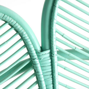 de estilo contemporáneo. Fabricado en ratán.