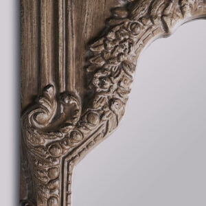 de estilo oriental. Fabricado en espejo.