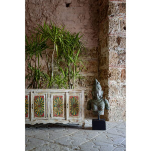 de estilo oriental. Fabricado en latón