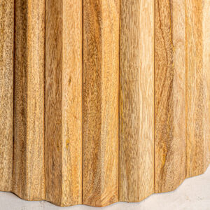 en color natural. Limpiar rápidamente la superfície del mármol si se mancha para evitar marcas. Producto desmontable.