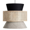 Lámpara de colgar bethale de estilo boho fabricado en ratán en color marrón combinado con algodón en color blanco roto y poliéster.