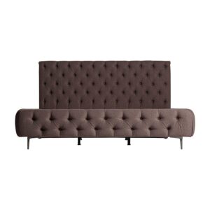 Cama Oslo de estilo provenzal fabricado en tela en color marrón combinado con madera de pino en color marrón y madera mahogani.