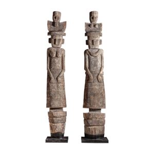 Escultura pie j 2 de estilo étnico fabricado en madera suar en color marrón con acabado envejecido combinado con hierro en color negro.