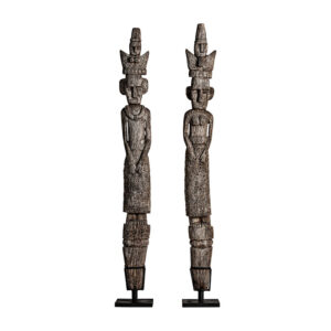 Escultura pie j 2 en color natural envejecido de estilo étnico. Fabricado en madera tropical.