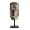 Figura decorativa de estilo étnico fabricado en madera tropical en color marrón con acabado envejecido. Producto desmontable.