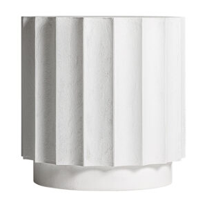 Mesa auxiliar mulcey de estilo contemporáneo fabricado en resina en color blanco con acabado desgastado combinado con madera dm.