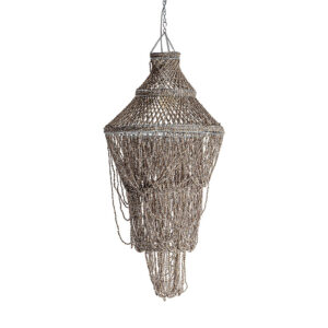 Lámpara de colgar de estilo contemporáneo fabricado en concha en color marrón con acabado artesanal en color beige. Producto plegable.