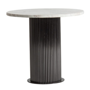 Mesa auxiliar Coen de estilo contemporáneo fabricado en mármol sintético en color blanco combinado con acero en color negro.