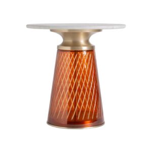 Mesa auxiliar Orvos de estilo art deco fabricado en vidrio en color rojo combinado con mármol en color blanco y acero en color oro.