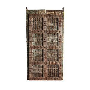 Puerta Wilton de estilo étnico fabricado en madera antigua en color marrón con acabado envejecido.