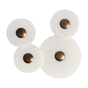 Aplique Elies de estilo art deco fabricado en resina en color blanco combinado con acero en color oro y fibrocemento en color blanco. Producto desmontable.