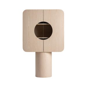 Armario Kharj de estilo art deco fabricado en madera roble en color beige combinado con cristal en color transparente. Producto desmontable.