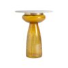 Mesa auxiliar Dalsbida de estilo art deco fabricado en vidrio en color ocre combinado con mármol en color blanco y acero en color oro.