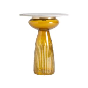 Mesa auxiliar Dalsbida de estilo art deco fabricado en vidrio en color ocre combinado con mármol en color blanco y acero en color oro.