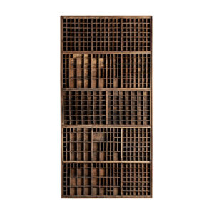 Panel decorativo Kashere de estilo étnico fabricado en madera recuperada en color marrón.