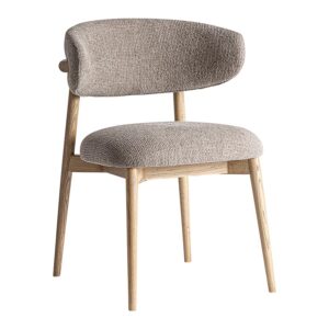 Silla Erlec de estilo clásico fabricado en poliéster en color topo combinado con madera de arce en color marrón.