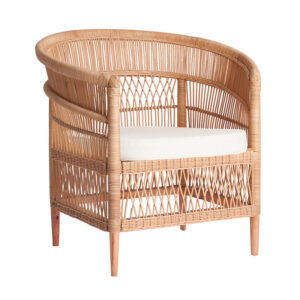 Sillón Elna de estilo contemporáneo fabricado en ratán en color marrón combinado con algodón y espuma. Producto desenfundable.