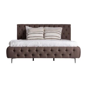 Cama Oslo de estilo provenzal fabricado en tela en color marrón combinado con madera de pino en color marrón y madera mahogani.