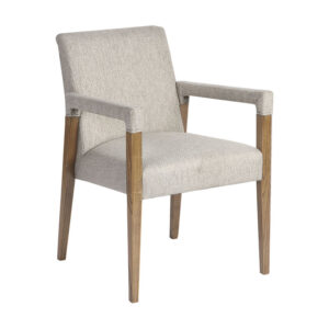 Silla Baena de estilo colonial fabricado en lino en color crema combinado con madera abedul y espuma.