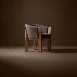 Silla nara de estilo contemporáneo fabricado en poliéster en color topo combinado con madera roble en color marrón claro.