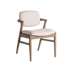 Silla Polch de estilo art deco fabricado en lino en color beige combinado con algodón y madera de fresno en color marrón.