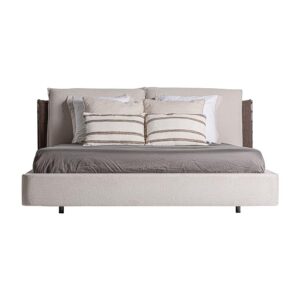 Cama Kioto de estilo contemporáneo fabricado en tela en color beige combinado con tela en color marrón con acabado oscuro y madera de pino en color marrón.