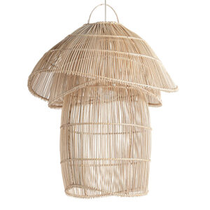 Lámpara de colgar de estilo boho fabricado en ratán en color marrón.