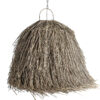 Lámpara de colgar de estilo boho fabricado en fibra natural en color marrón.