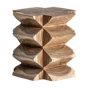 Mesa auxiliar sakalli de estilo étnico fabricado en madera suar en color marrón.