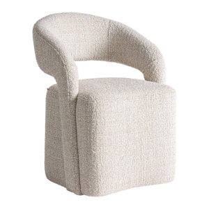 Silla Besne de estilo contemporáneo fabricado en poliéster en color crema con acabado chenilla combinado con madera de pino y espuma.